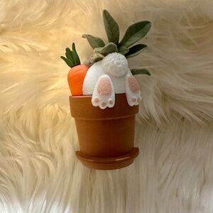 NWT Bath and Body Works Wallflowers Bunny Planter Plug In Easter Rabbit Carrot